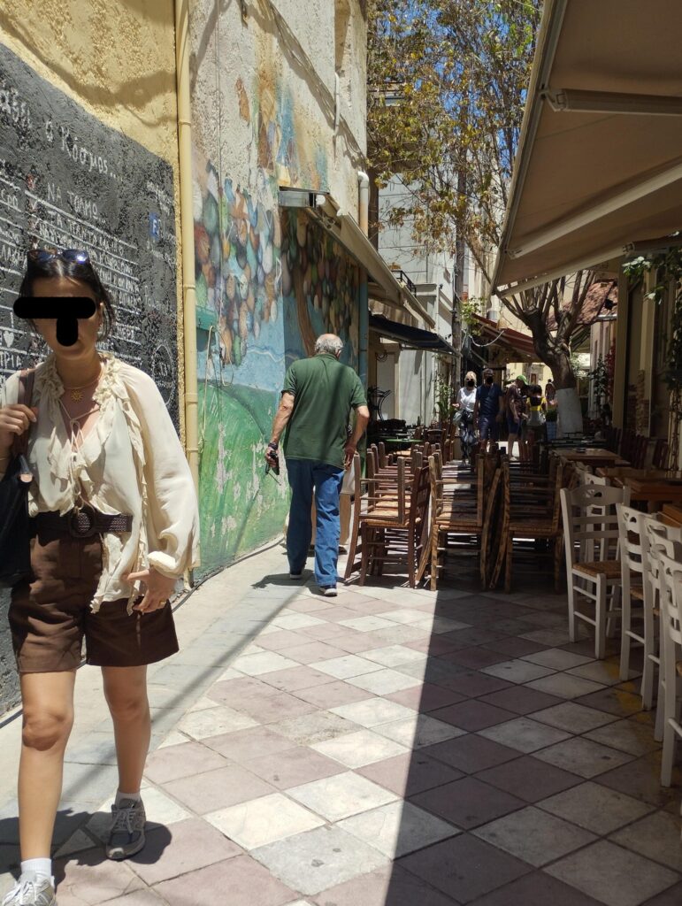 Προβλήματα προσβασιμότητας λόγω κατάληψης χώρου απο καταστήματα εστίασης επί της οδού Καγιαμπή.